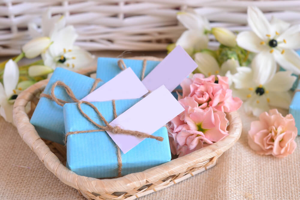 Magnesy komunijne jako pamiątka dla gości